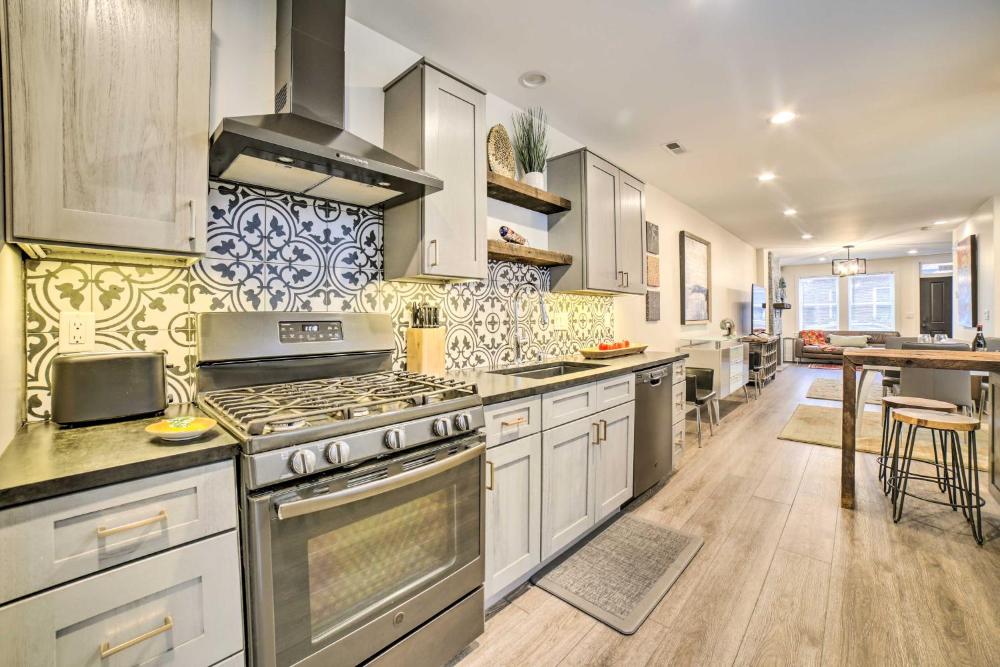 Pittsburgh Home Walkable Location!